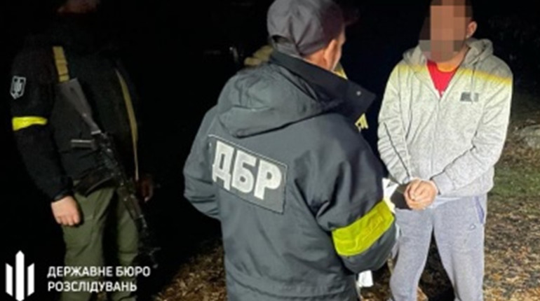 ДБР затримало зрадника, який дозволив 457 в'язням втекти з херсонського СІЗО