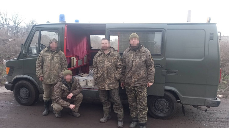 Менська громада передала землякам-військовим під Бахмут автівку