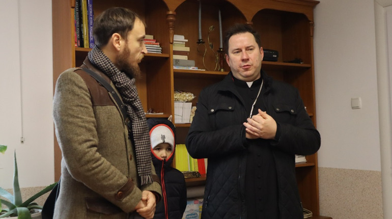 «Протягом перших днів війни храм був заповнений людьми»: інтерв’ю з ксьондзом Павлом Станяшеком