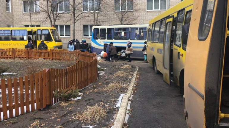 Евакуація з Купʼянської громади. Обіцяють безкоштовні прихистки та допомогу