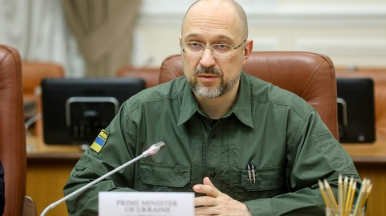 "Поясніть українцям, чому деякі будинки не відключають від електромережі", - Денис Шмигаль
