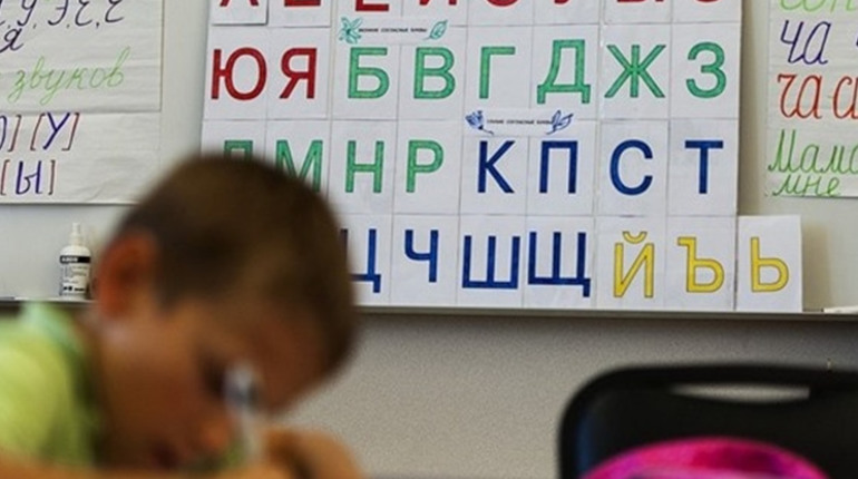 Полювання на дітей: окупанти шукають школярів, які не ходять на уроки за російською програмою