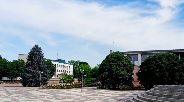 Військові рф у тимчасово окупованій Іванівці, що на лівобережжі Херсонщини, захоплюють оселі