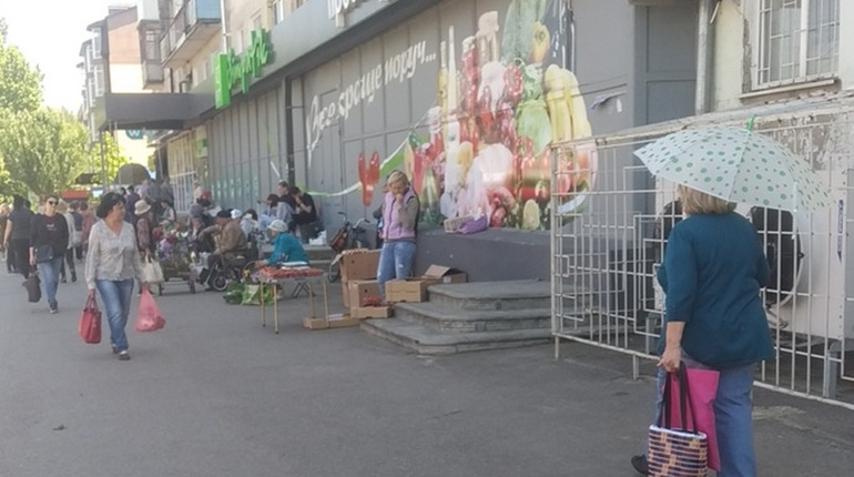 З магазинів Нової Каховки окупанти вивозять товар і обладнання