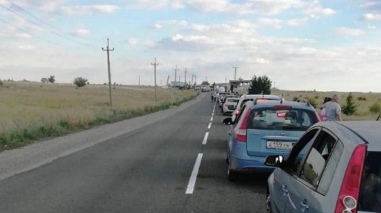 Блокпост у Василівці: як росіяни ускладнюють проїзд українцям