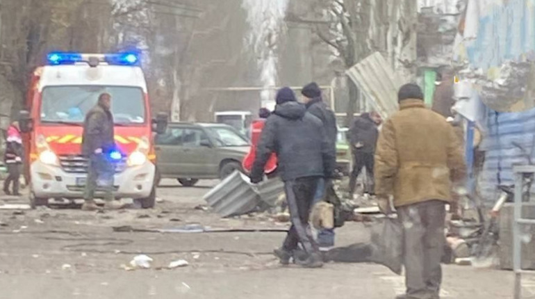 7 грудня ворог обстріляв центральну частину Курахового. В місті багато жертв