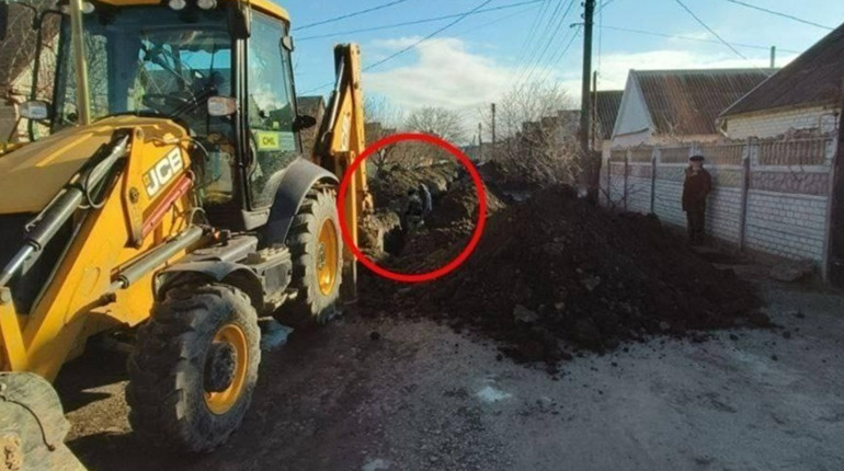 Окупанти у Мелітополі ймовірно готуються до вуличних боїв: риють окопи у місті