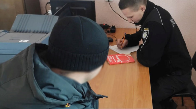 У Корюківці спіймали шахрая, що вкрав у старенької жінки двадцять тисяч гривень