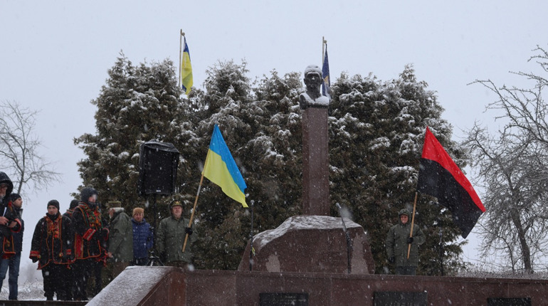 Попри холод і сніг у селі Воля Якубова вшанували пам’ять Андрія Мельника: як це було