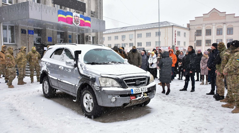 21-й автомобіль передали на потреби ЗСУ від Ніжинської громади