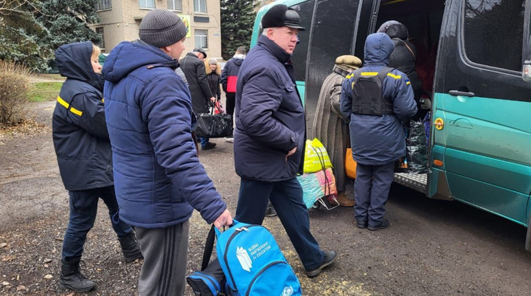 Ворог тисне на Торецькому напрямку. 16 грудня організовано черговий евакуаційний рейс з міста