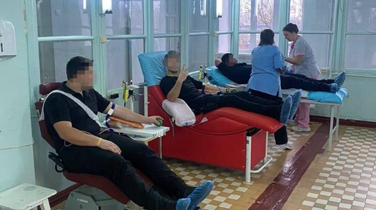 Поліцейські Одещини здають кров у Херсоні для порятунку постраждалих (ФОТО)