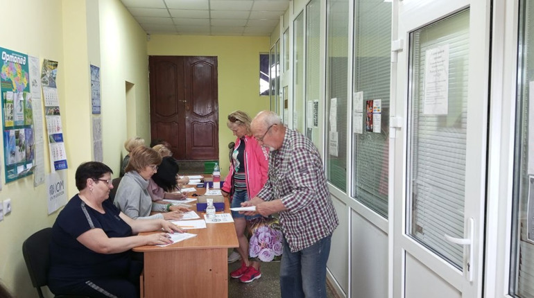 Забезпечують переселенців і не забувають про гадячан: як працює гуманітарний штаб у Гадячі