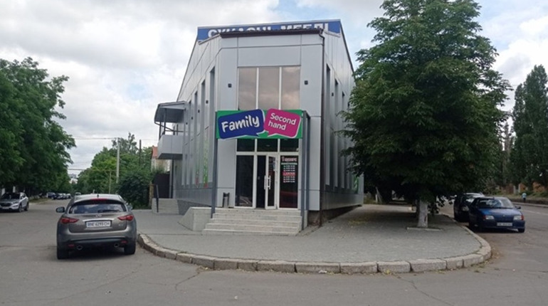 Family second-hand у Первомайську оголосив про повний розпродаж товару