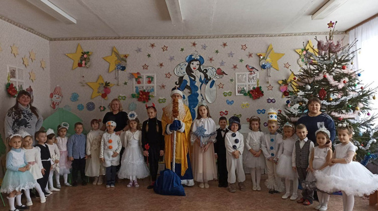 Щасливі посмішки, сяючі очі, оплески та солодкі подарунки!