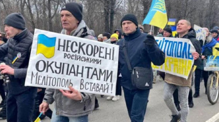 В Мелітополі окупанти погрожують цілодобовою комендантською годиною і обмежують обіг гривні
