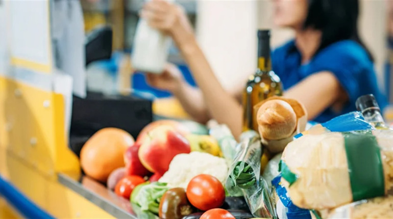 Як не купити у магазині зіпсовані через відключення світла продукти. Поради експерта