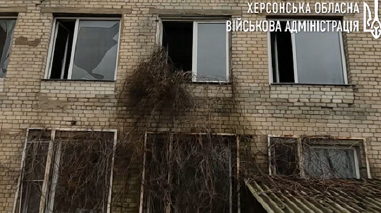 У Херсоні росіяни обстріляли підприємство критичної інфраструктури, дитсадок та станцію меддопомоги