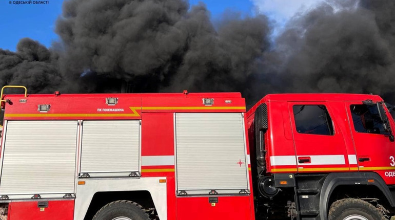 Внаслідок атаки на Одещині виникли перебої з мобільним зв'язком. Що робити, щоб бути в мережі