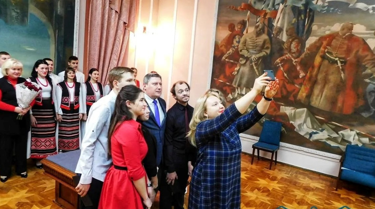 У Гоголевому виші вручили стипендії обдарованій молоді. Фото. Сюжет ICTV