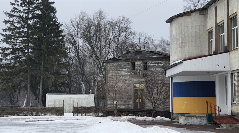 Початок року на Білопільщині: пошкоджена старовинна церква, пам'ятник та клуб в Іскрисківщині