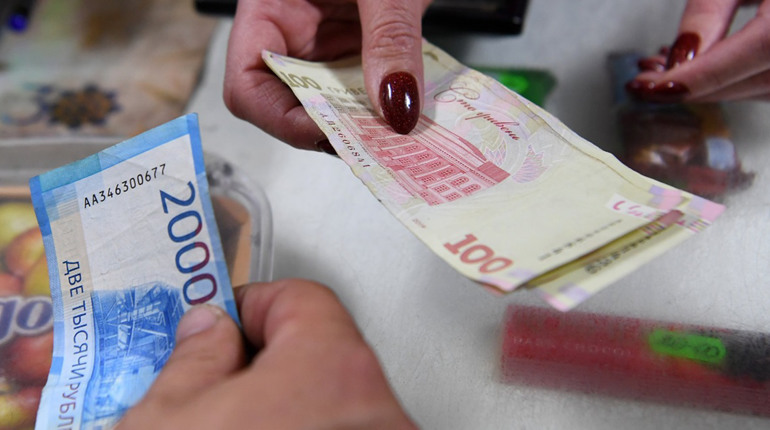 Окупанти заборонили обіг гривні в Мелітополі, її вилучають тільки через росбанки