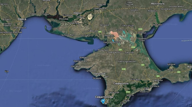 Потужні вибухи біля Севастополя