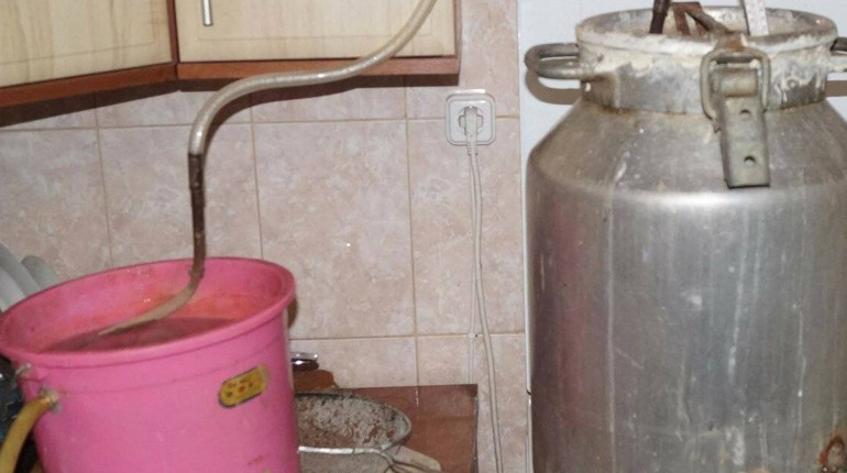 У Нижніх Сірогозах співробітники окупаційної поліції вилучили 5 бочок самогону