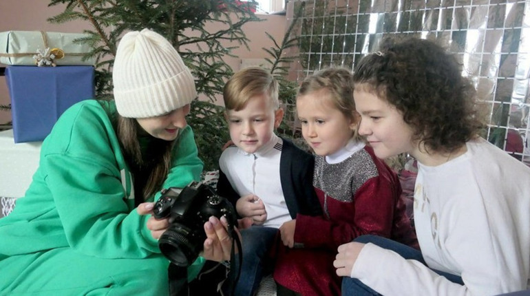 Повернулась на малу батьківщину та відкрила фотостудію: історія переселенки з Харківщини