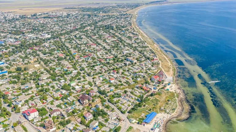 В Генічеськ росіяни підключили стаціонарні телефони у будинки