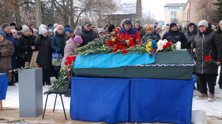 Шостка знову у скорботі: відбулось прощання з ще одним захисником України