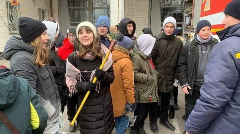 Жовтоводські школярі завітали до пожежної частини: що розповіли та показали дітям