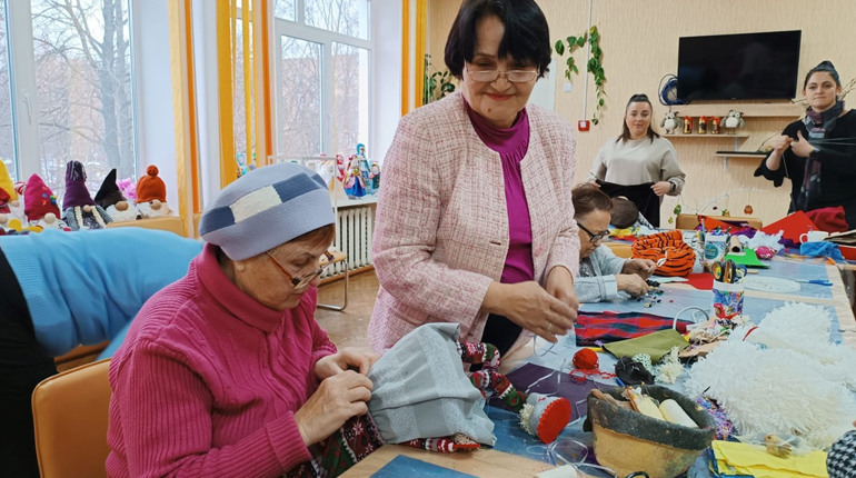 Працює жіночий «творчий батальйон» Територіального Центру
