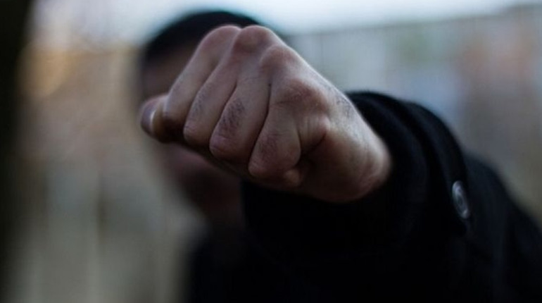Військовослужбовця покарали штрафом за те, що він побив російськомовного чоловіка в ресторані