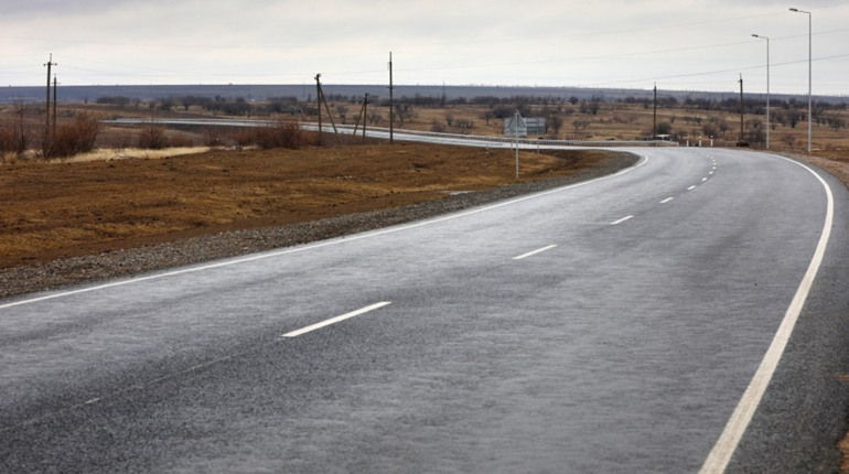 Біля села Маяки зіткнулися дві вантажівки: один водій загинув, другий - з травмами у лікарні