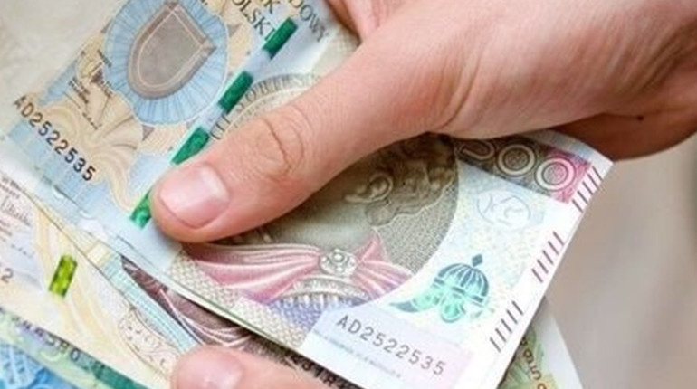 Фінансова допомога у Польщі 2023: які виплати доступні для українців та як отримати кошти