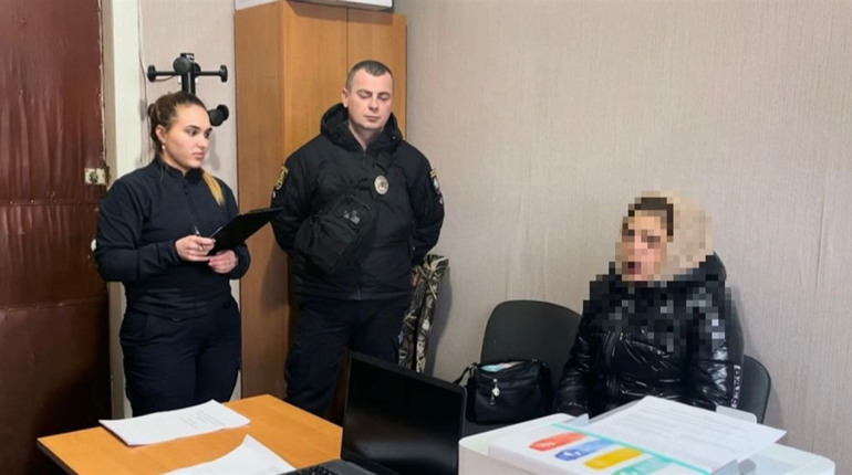 Вимінювала справжні гроші на сувенірні: на Куп'янщині спіймали шахрайку