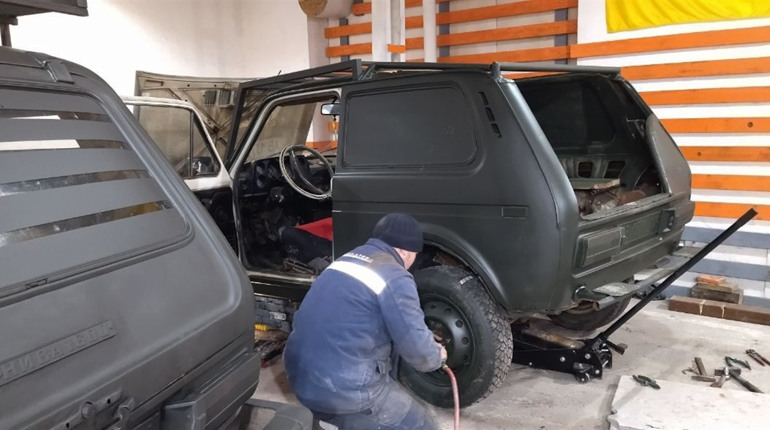 Команда «Південна Ґарда» закуповує, ремонтує та відправляє на фронт модернізовані автівки