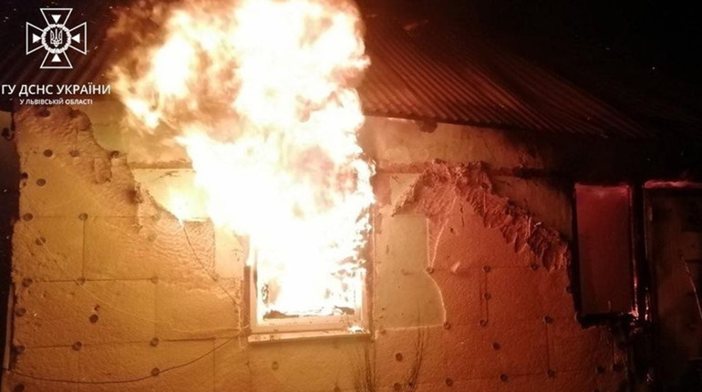 У Бориславі вночі 24 січня горів дерев'яний будинок: про жертви не повідомляють
