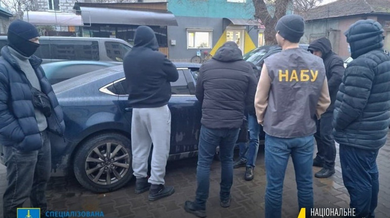50 тисяч доларів за дозвіл орендувати землю: в Одеській області затримали одного з мерів громад