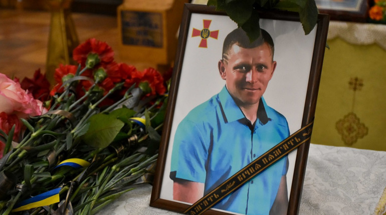 Ніжинська громада попрощалася із загиблим воїном - Іваном Тищенком