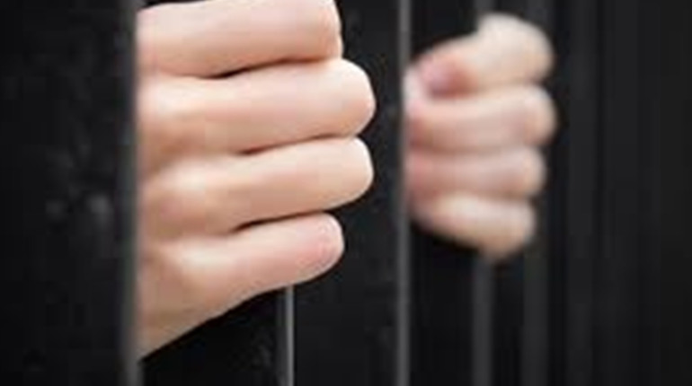 На Кременеччині, за крадіжку телефона у товариша, чоловік може отримати 8 років за гратами