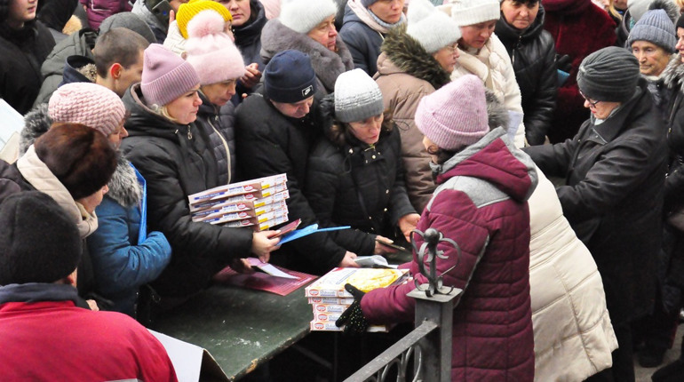Піца від партнерів: у Первомайську роздавали італійський пиріг, який привезли київські волонтери