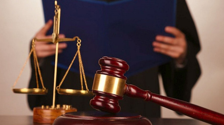 У Львові дрогобичанин побив поліцейського прямо у відділку: суд звільнив його від відбуття покарання
