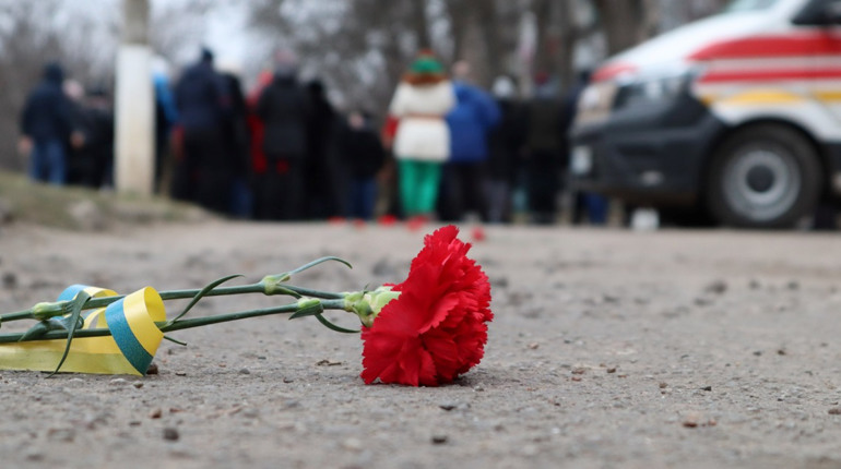 Загинув, захищаючи нашу свободу: Первомайськ попрощався з Анатолієм Стороженком