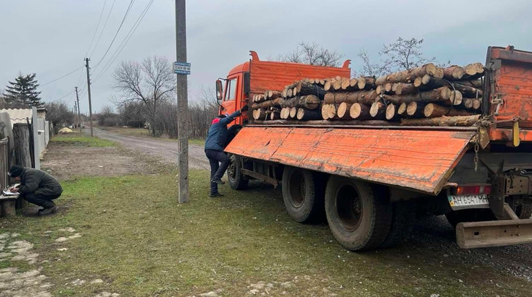 Мешканці Курахівської громади можуть отримати паливну деревину. Куди звертатися