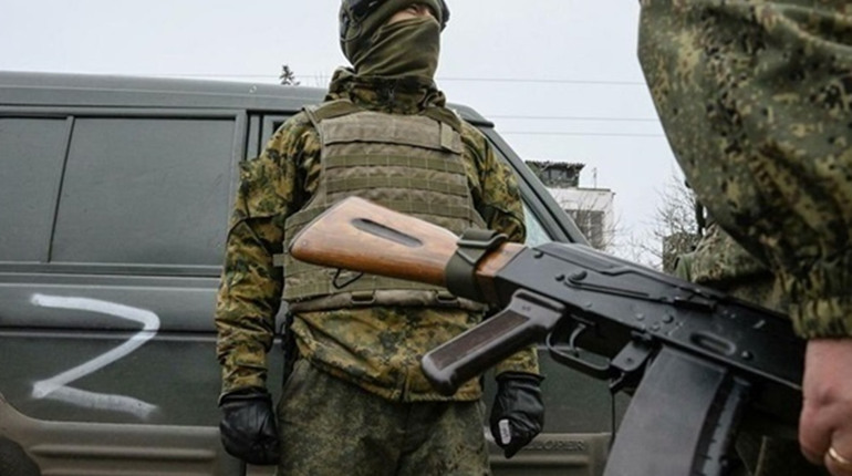 На Скадовщині окупанти обшукують місцевих та перевіряють їхні телефони