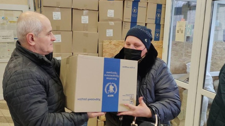 2 лютого мешканці Торецька можуть отримати продуктові набори та паливну деревину. Куди звертатися