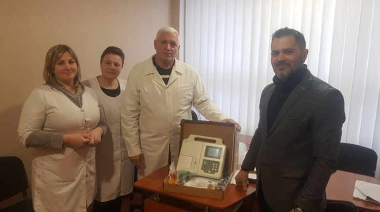 Фонд громади "Барі" закупив медичне приладдя для місцевої лікарні