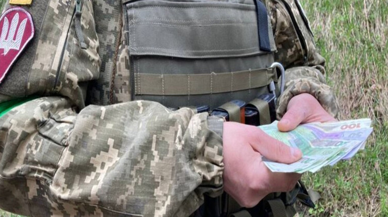 Тридцять тисяч для військових: з 1 лютого змінився порядок виплат додаткової винагороди